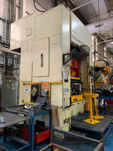 Used 330 ton Komatsu 72"x42" Used Stamping Press