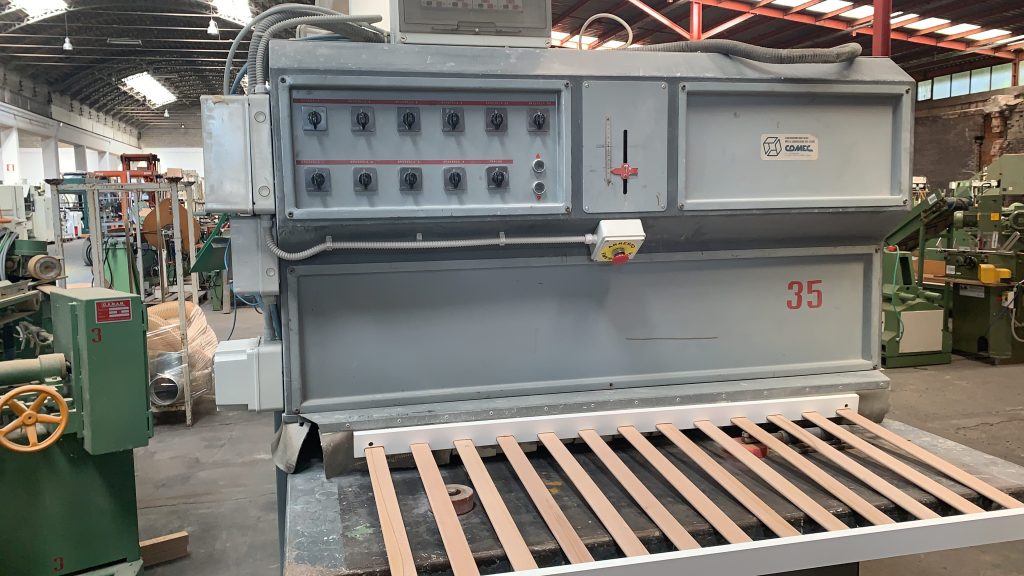 Usato Spazzolatrice marca Comec larghezza utile 1000 mm, con 4 spazzole superiori, 4 inferiori e 2 laterali, usata