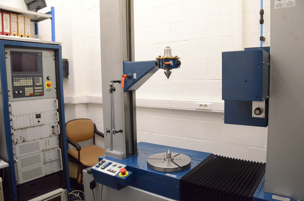 Usado 1987 HÖFLER EMZ 630 Comprobadoras de engranajes #4335