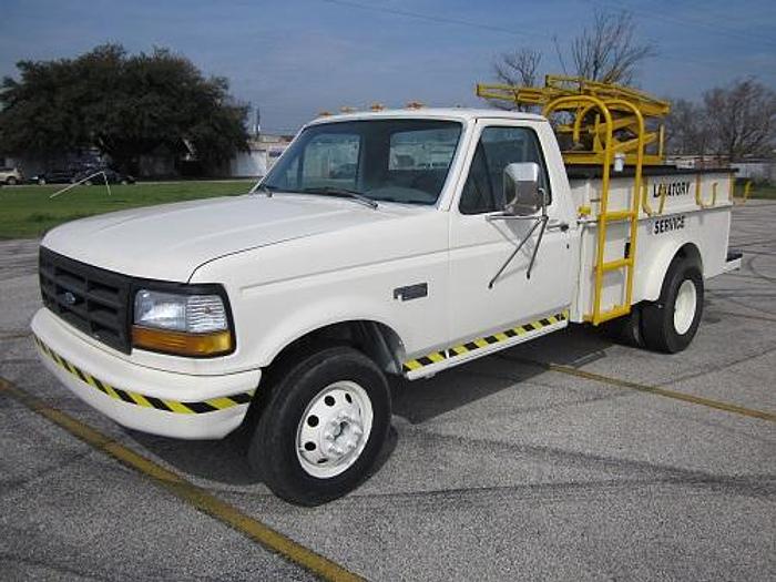 Used 1992 Wollard Lav-truck
Model TLS-770W
FORD F-350 Chassis
With lift.