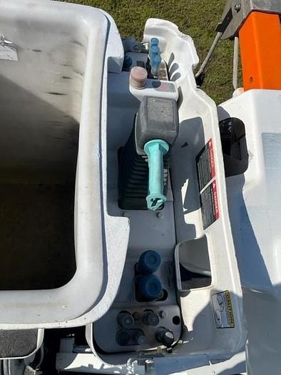 Used Altec AM55-E 60ft Over-Center Bucket Boom on 2009 International 7400 4x4 Utility Truck - C96023