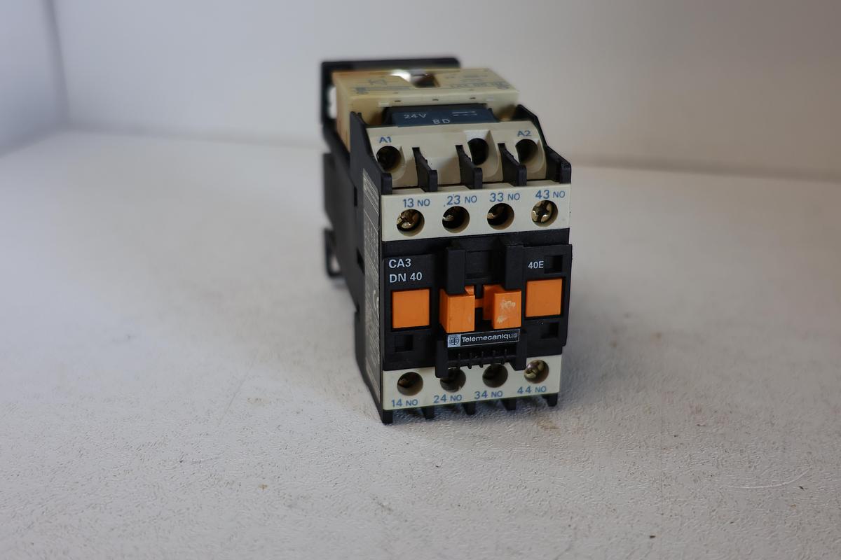 Used Telemecanique CA3 DN40 w/ LA4 DC1U