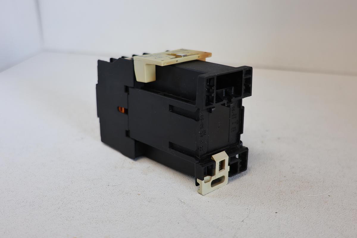 Used Telemecanique CA3 DN40 w/ LA4 DC1U