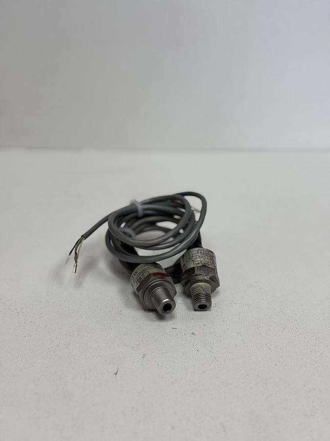 Used (lot of 2) Omega PX300-1KGV Pressure Transducer 0-1000PSIG GHC-31
