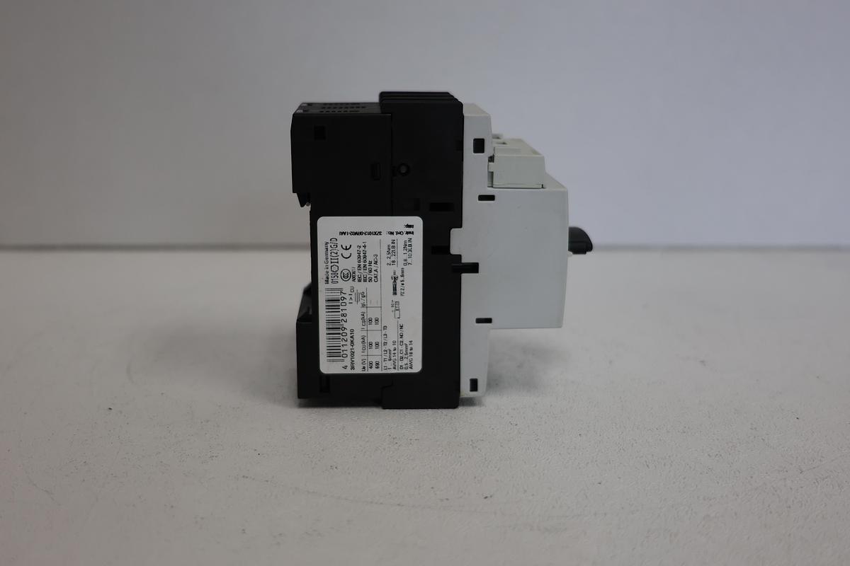 Used SIEMENS 3RV1021-OKA10 Circuit Breaker/Motor Protector 50/60Hz GHA-99
