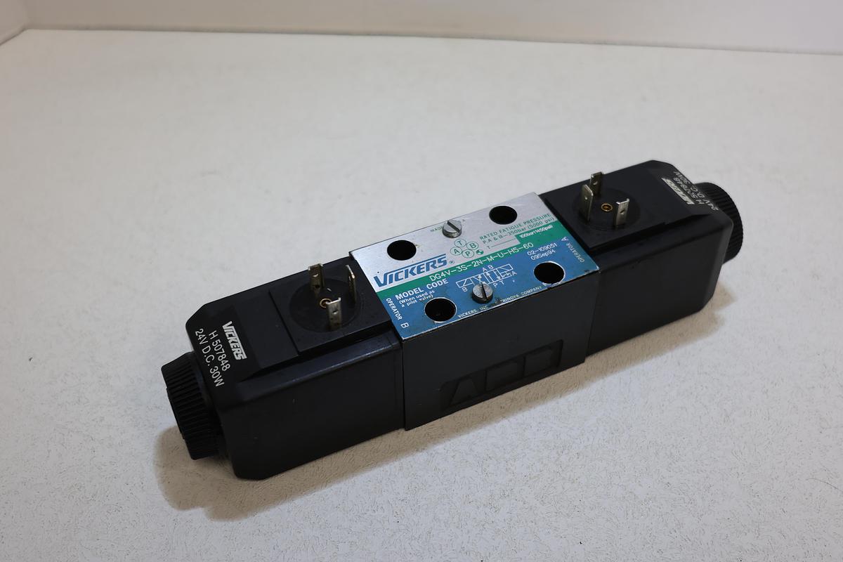 Used Vickers DG4V-3S-6C-M-U-H5-60 Hydraulic Solenoid Valve 24VDC Dual Coil