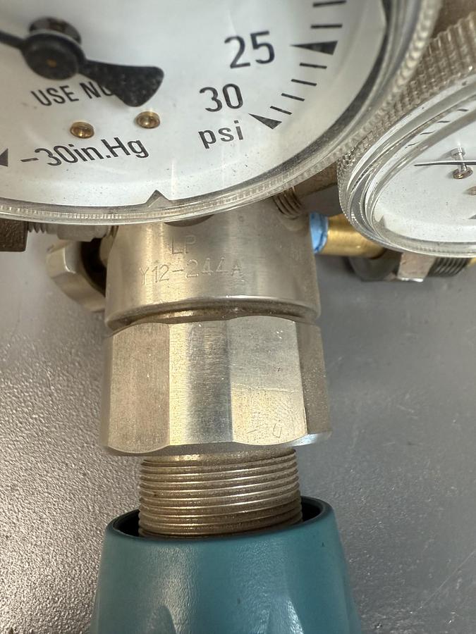 Used AIRGAS REGULATOR Y12-244A GHA-SS5