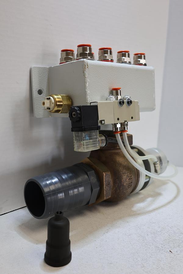 Used UNITEAM CNC Pneumatic Valve Assembly PN16 Vesta Actuator Manifold Used
