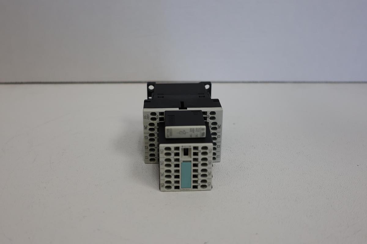 Used Siemens 3RT1015-2BB42 W/3RH1911-2FA31 + 3RT1916-1BB00