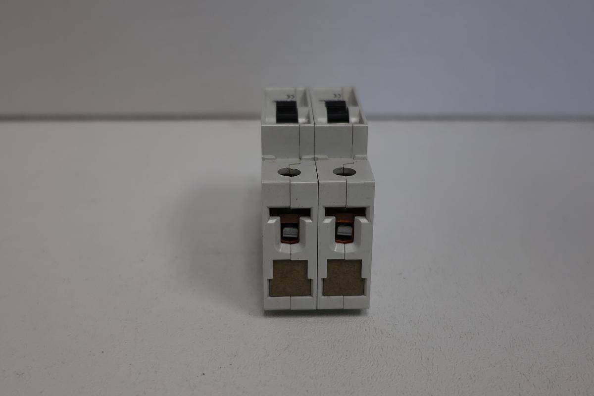 Used Siemens 5SX21 A4 Miniature Circuit Breakers – 4A – Single Pole – 230/400V AC – LOT OF 2