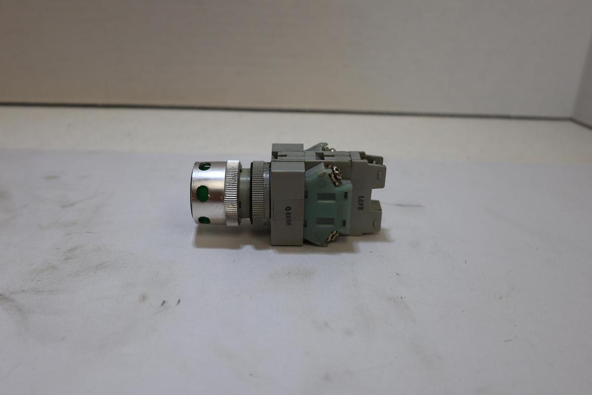 Used IDEC R491 Green Pilot Indicator Light Panel Mount Industrial UsedIDEC