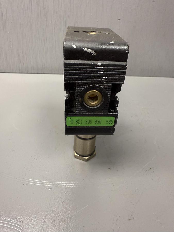 Used Bosch Rexroth Aventics 0 821 300 930 588 Pneumatic Accessory GHC-39