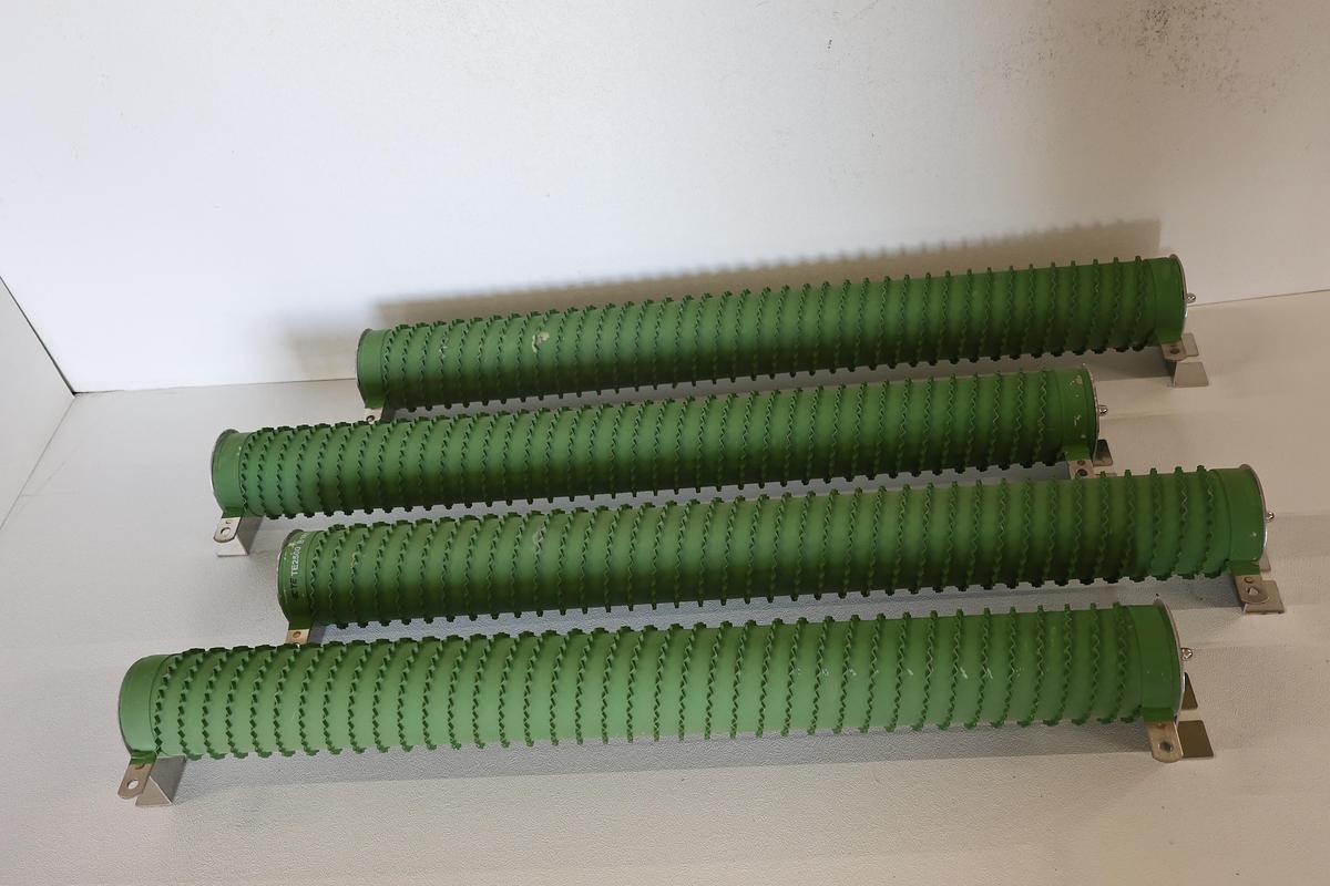 Used Lot of 8 TE Connectivity TE2500B1R0J 1 Ohm 2500W Wirewound Resistors