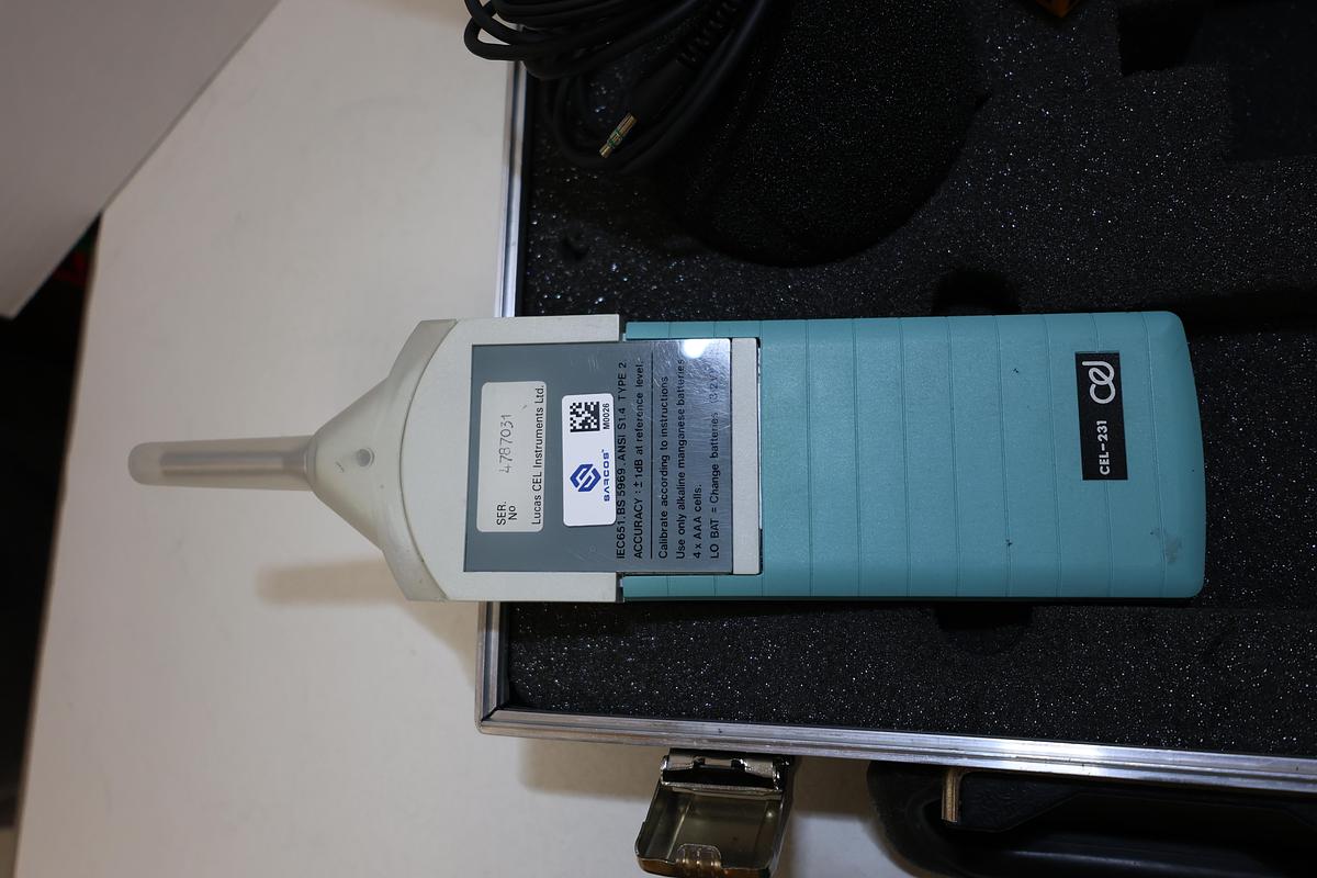 Used CEL-231 Digital Sound Level Meter w/ CEL-282 Calibrator & Case