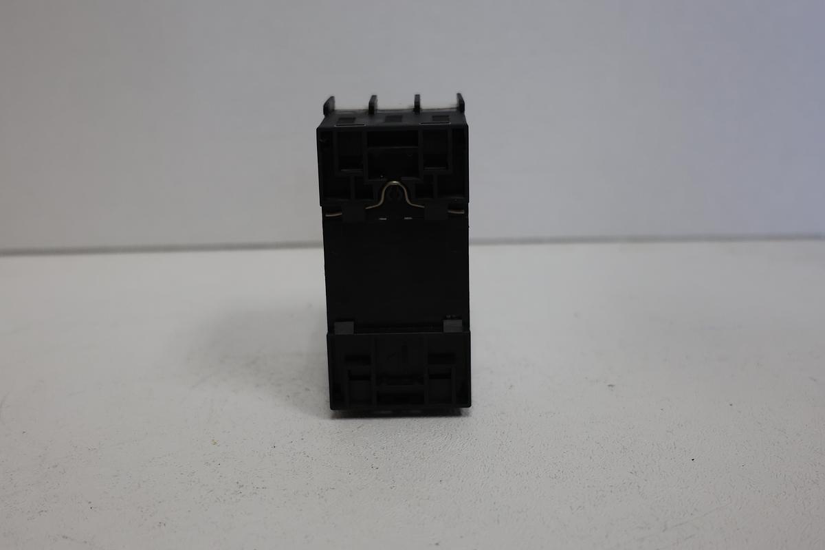 Used Siemens 3RV1021-0FA10 Motor Protection Circuit Breaker GHA-141