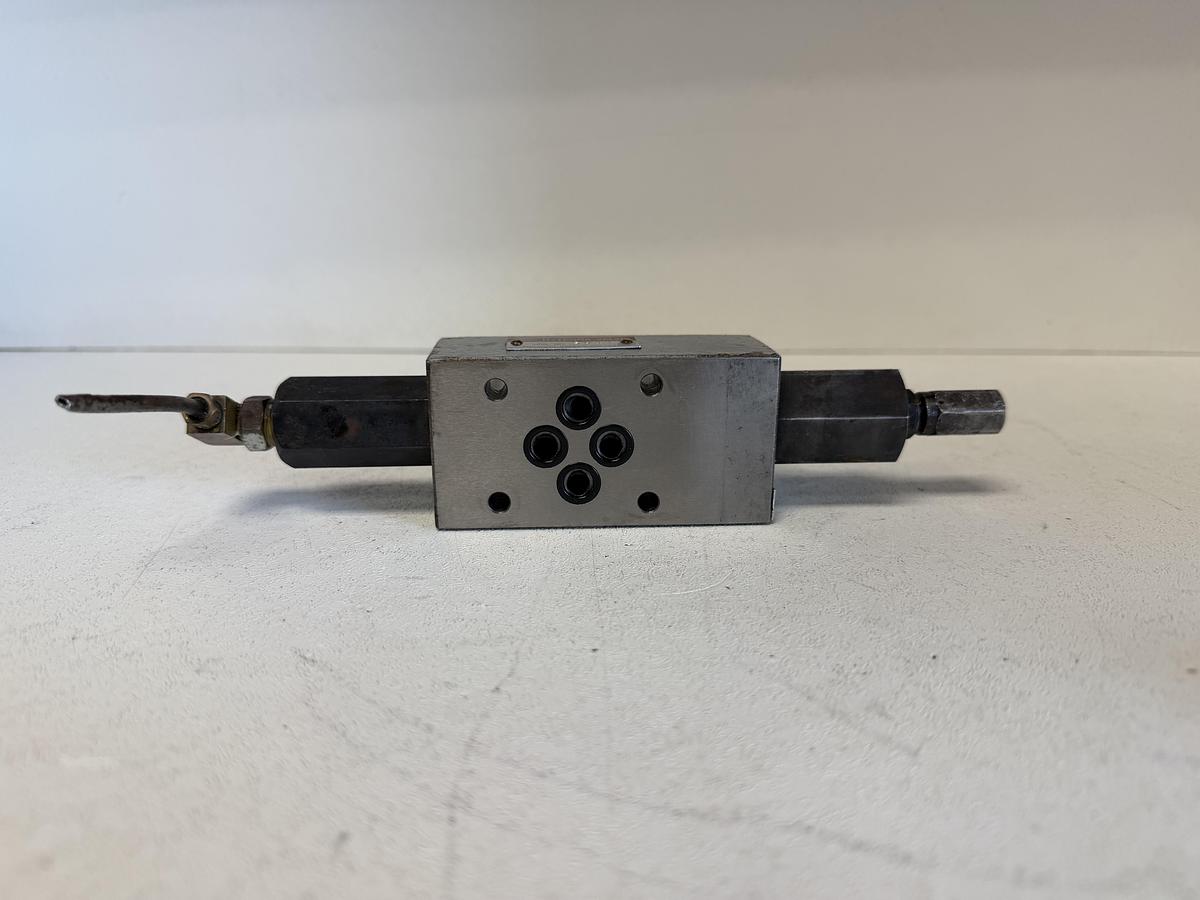 Used Toyo-Oki Hytegra Valve HG3H-D2-P Hydraulic Valve – Used 