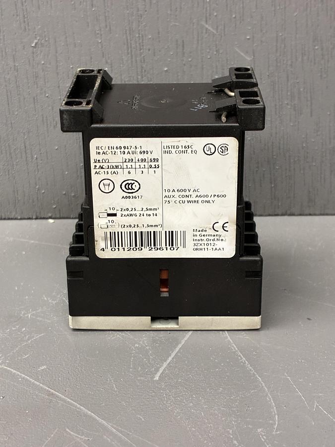 Used Siemens Control Device | IEC/EN 60947-5-1 Industrial Switching Component GHC-34