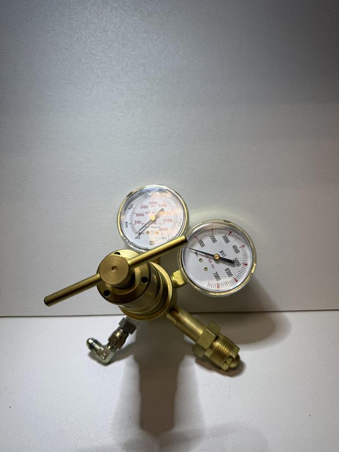 Used Victor SR4J-677 Heavy Duty/High-Capacity Inert Gas Single Stage Regulator GHA-88