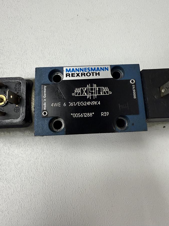 Used Mannesmann Rexroth 4WE J61/EG24N9K4 Directional Control Solenoid Valve 24V GHC-25