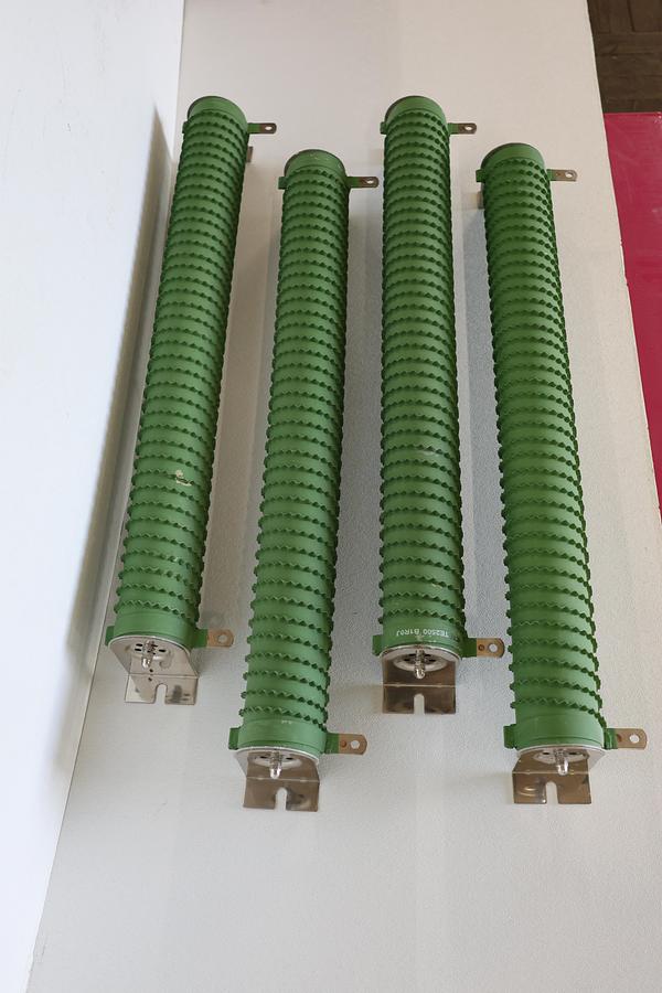 Used Lot of 8 TE Connectivity TE2500B1R0J 1 Ohm 2500W Wirewound Resistors