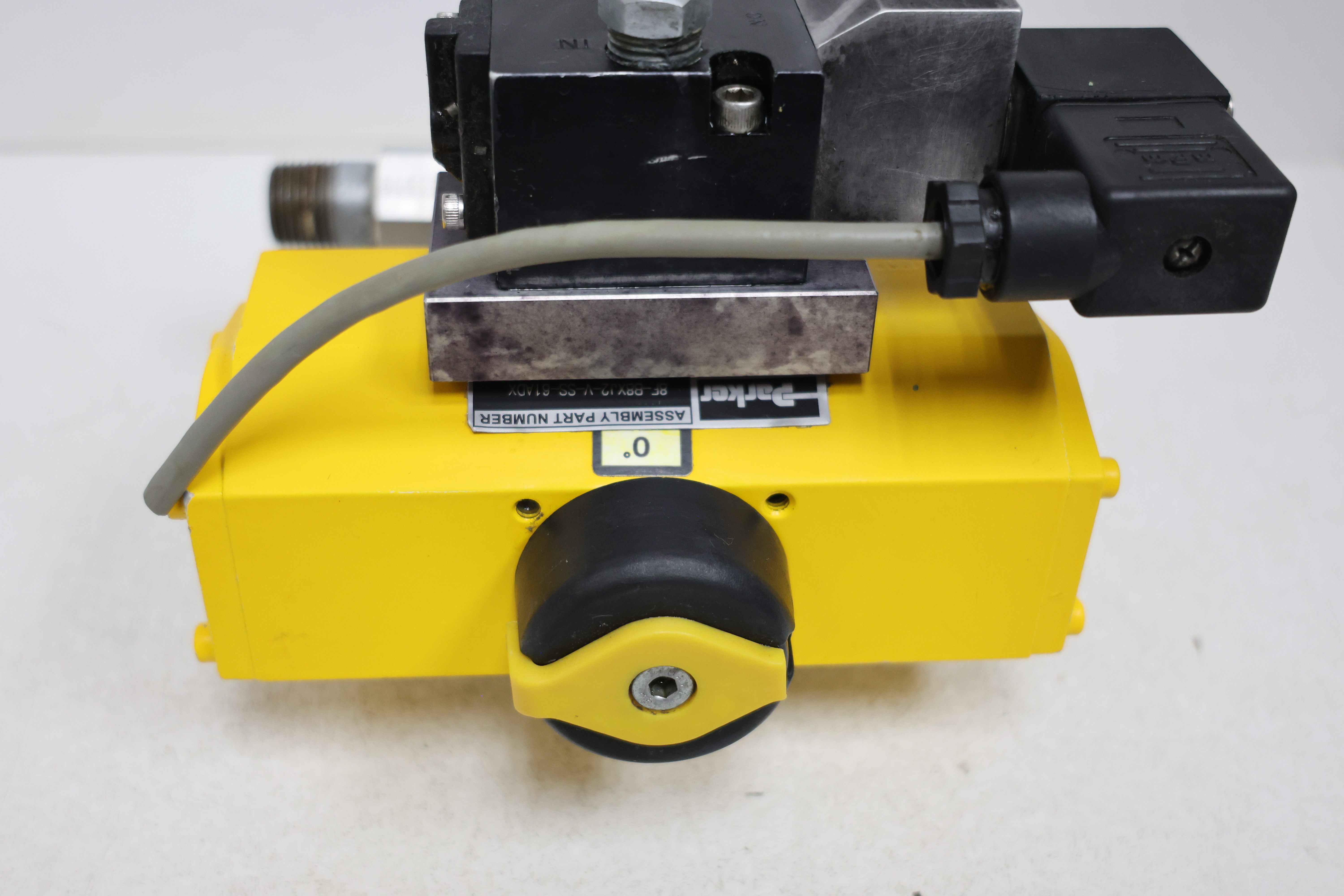 Used Parker 8F-B8XJ2-V-SS-61ADX Series 60 3-Way Pneumatic Ball Valve 1/2" SS GHA-122