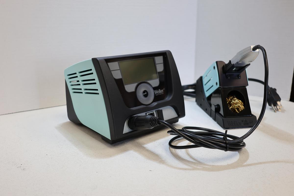 Used Weller WX1 200W Digital Soldering Station w/ WXMP Micro Iron & Stand Tested