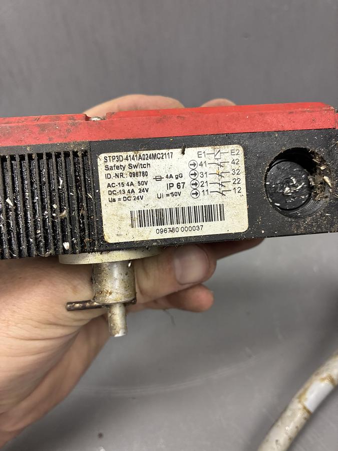 Used EUCHNER STP3D-2131A024MC2117 SAFETY SWITCH GHC-18