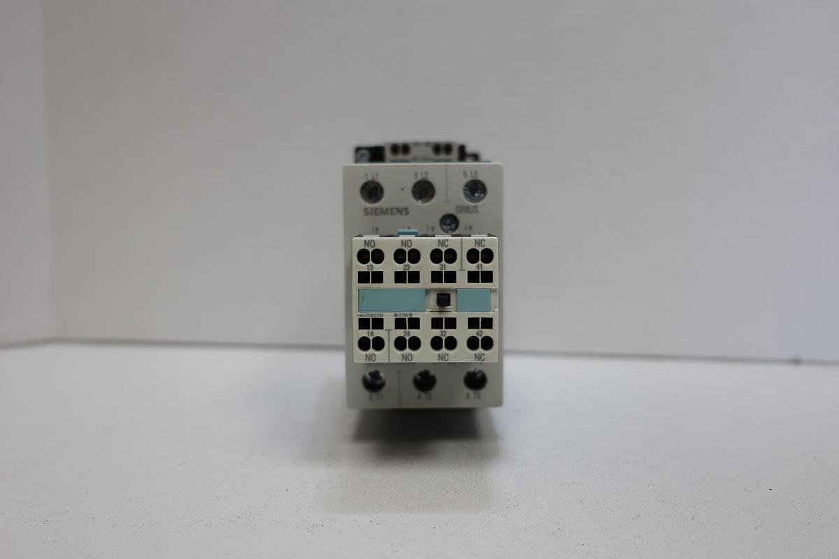 Used Siemens 3RT1035-3BW40 Contactor w/ 3RH1921-2FA22 & 3RT1936-1TR00 Used