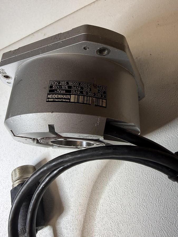 Used HEIDENHAIN RON 285 18000 03S12-03 Incremental Angle Encoder 358699-07 GHA-73