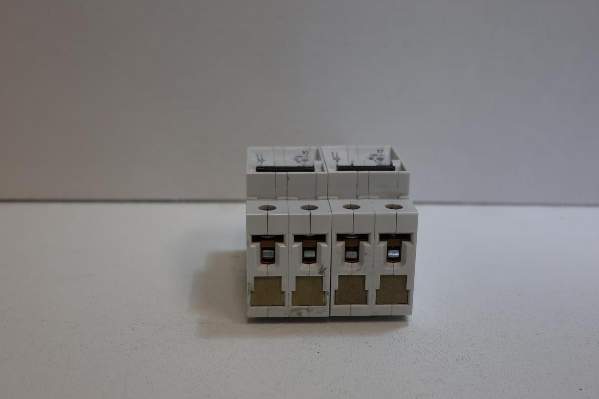 Used Siemens 5SX22 C10 LOT of 2