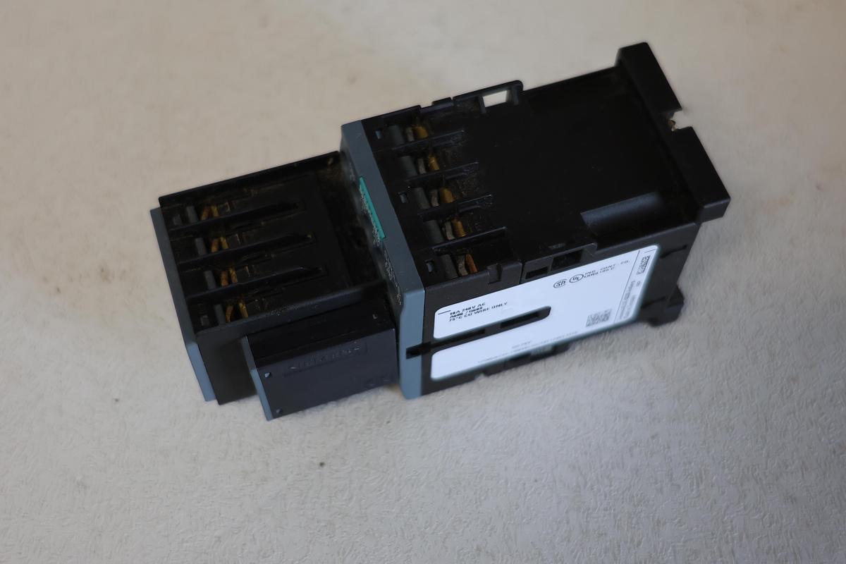 Used Siemens Industrial Electrical Components – 3RH2131-1BB40 / 3RT2916-1DG00 / 3RH2911-1FA40