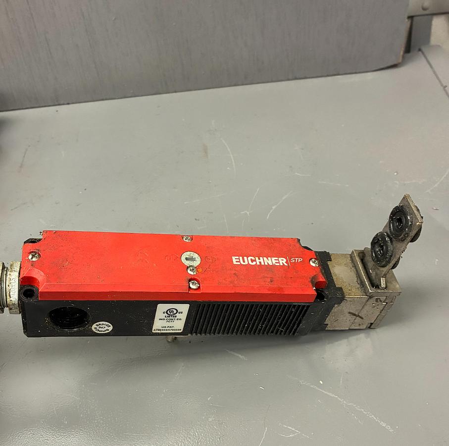 Used EUCHNER STP3D-4141A024MC2117 SAFETY SWITCH