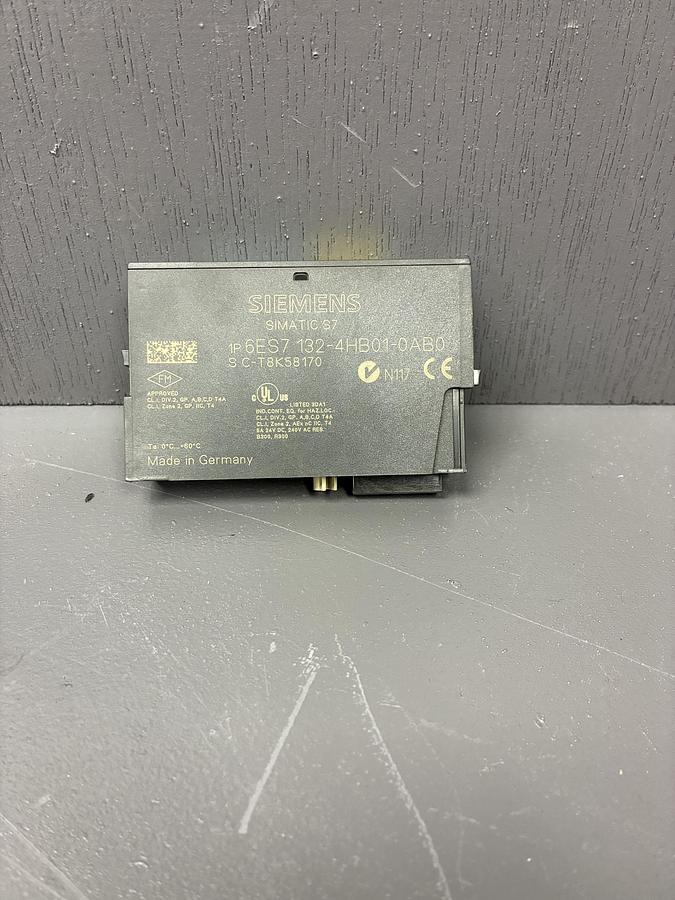 Used Siemens 6ES7 132-4HB01-0AB0 | Digital Output Module | 8DO, 24V DC, 0.5A GHC-34