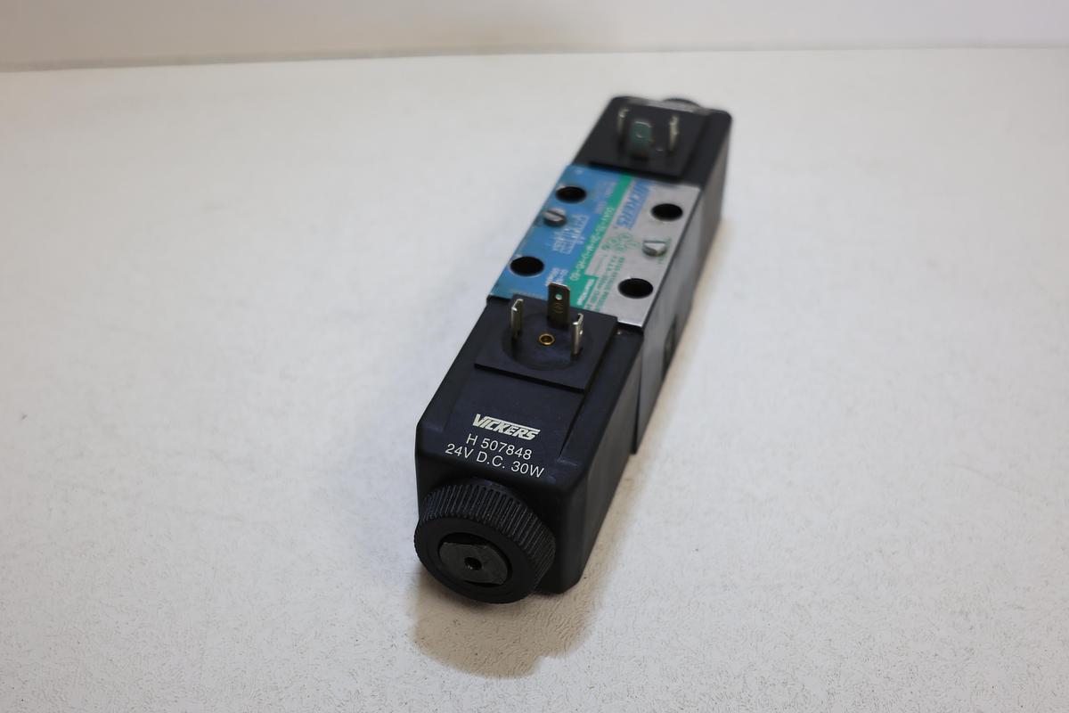 Used Vickers DG4V-3S-2N-M-U-H5-60 Hydraulic Solenoid Valve 24VDC 30W