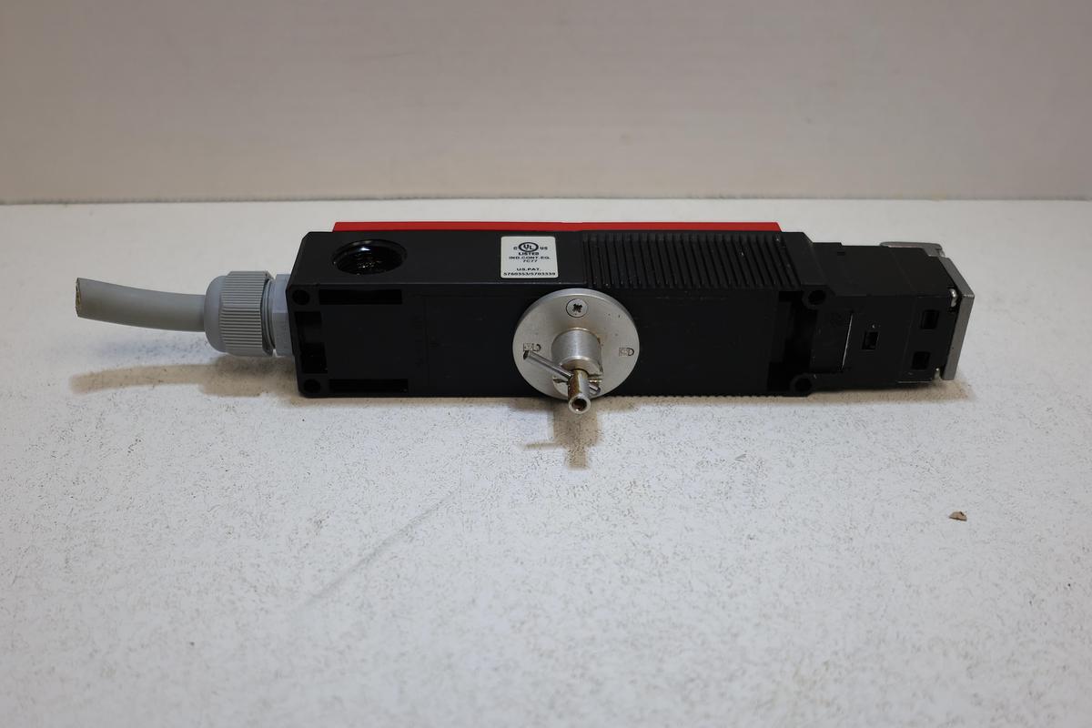 Used Euchner STP3D-4141A024MC2117 Safety Interlock Switch 24V AC/DC IP67