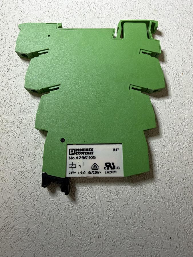 Used (Lot of 4) Phoenix Contact PLC-BSC-24DC/21 Relay Base w/ 2961105 Relay GHA-182