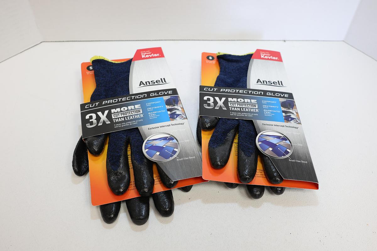 Lot of 12 Ansell Activarmr 97-505 Cut protection gloves Size 8.0 Small GHA-183
