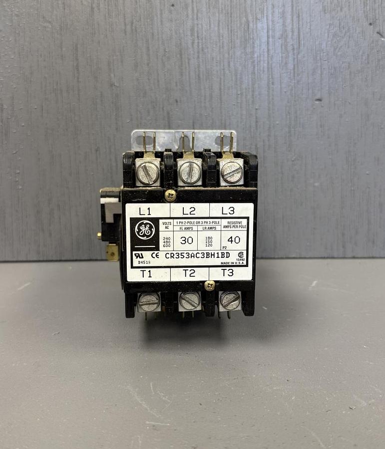 Used GENERAL ELECTRIC CONTACTOR CR353AC3BH1BD 30 AMP 600 VAC 3-POLE COIL 24V CR353XAA GHA-17