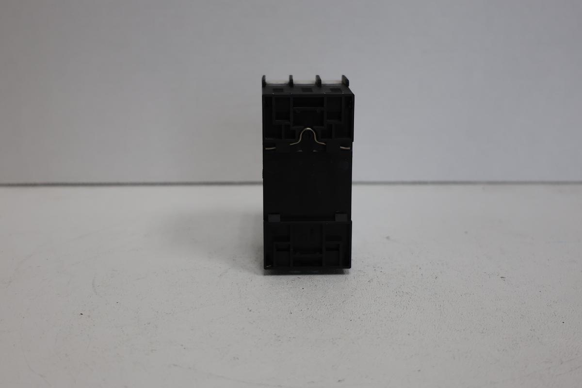 Used Siemens 3RV1021-1GA10 Motor Protection Circuit Breaker – 13–18A | 3RV10 Series GHA-140