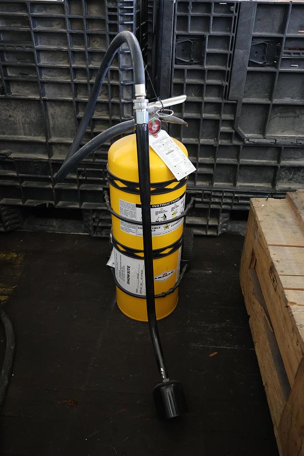 Amerex Class D Fire Extinguisher w/ Wheeled Cart Metal Fire Type D Clean