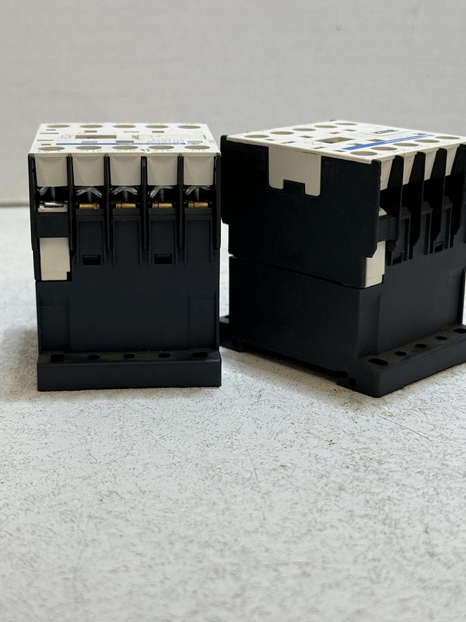 Used Telemecanique LP1K0901BD3 TeSys K Contactor 3 Pole 9A 24VDC Coil 1NC lot of 2 GHA-105