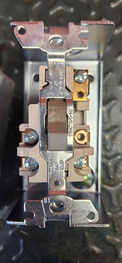 Square D FHP Manual Starter Switch 2510FG6- New - GHA-131