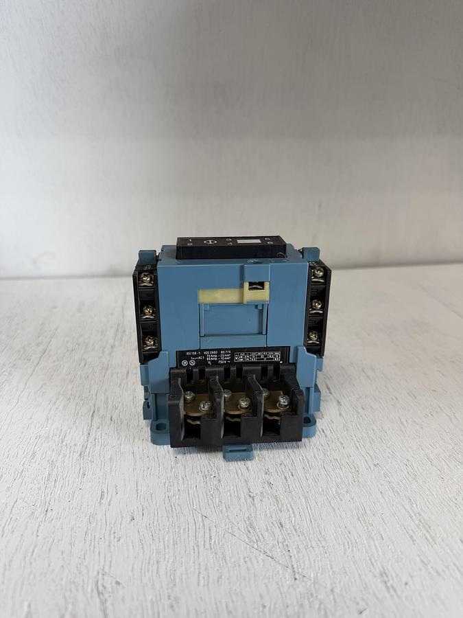 Used Kraus & Naimer 120V 60CY R35 Power Contactor GHA-179
