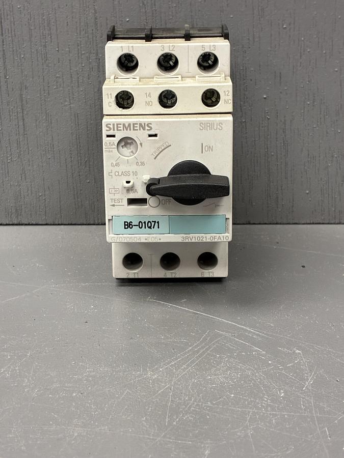 Used Siemens 3RV1021-0FA10 Motor Protection Circuit Breaker GHA-141