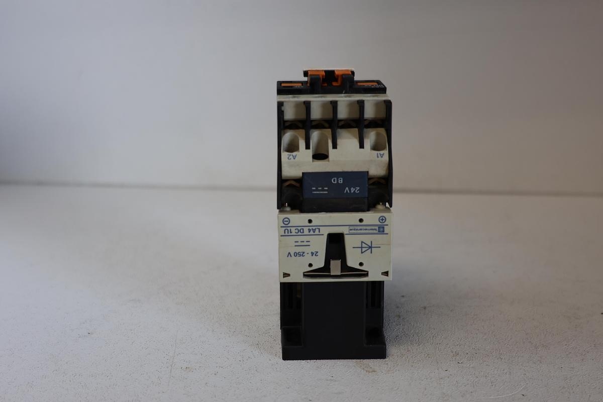 Used Telemecanique CA3 DN22 Control Relay w/ LA4 DC1U Suppressor Module GHA-99