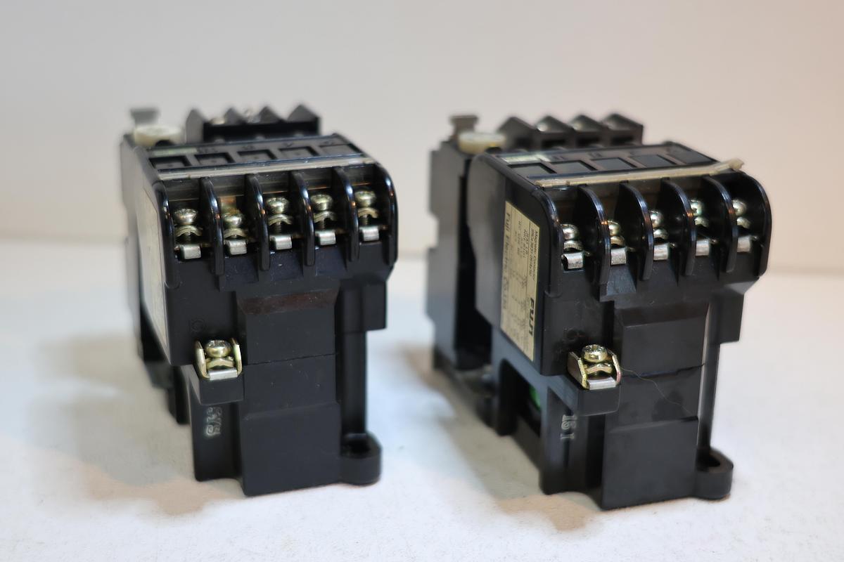 Used Fuji Electric SRCa-363105 (4A1B) Magnetic Contactor – 4NO + 1NC Auxiliary Contacts (Lot of 2) GHA-186