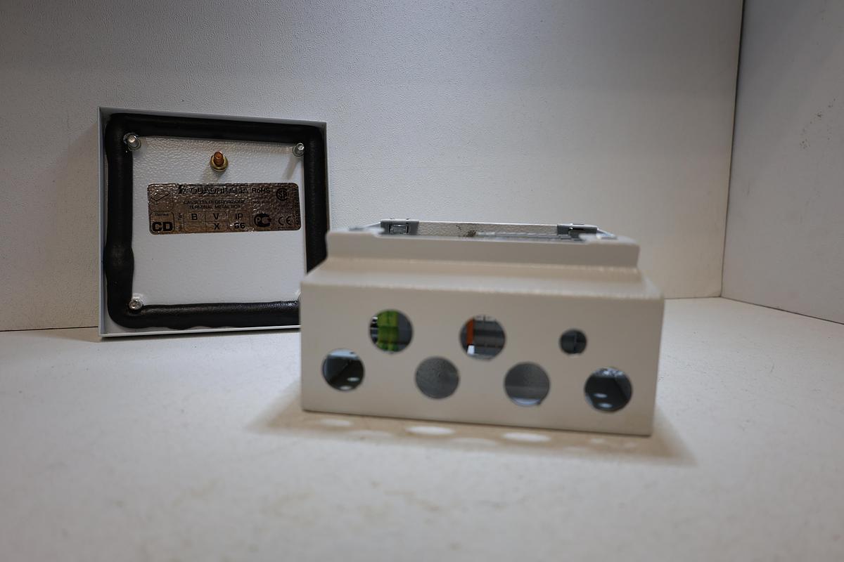 Used Quadritalia Terminal Metal Box Series CD BVIP type w/ Wago TopJob Components Rail Mount GHA-185