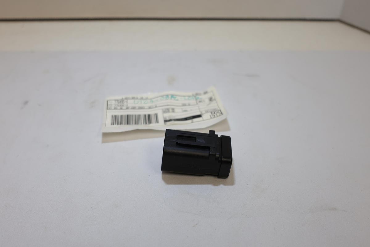 TE Connectivity DEUTSCH DT04-08PC-L012 776495-4 8-Pin Connector AS16 Key 4 New