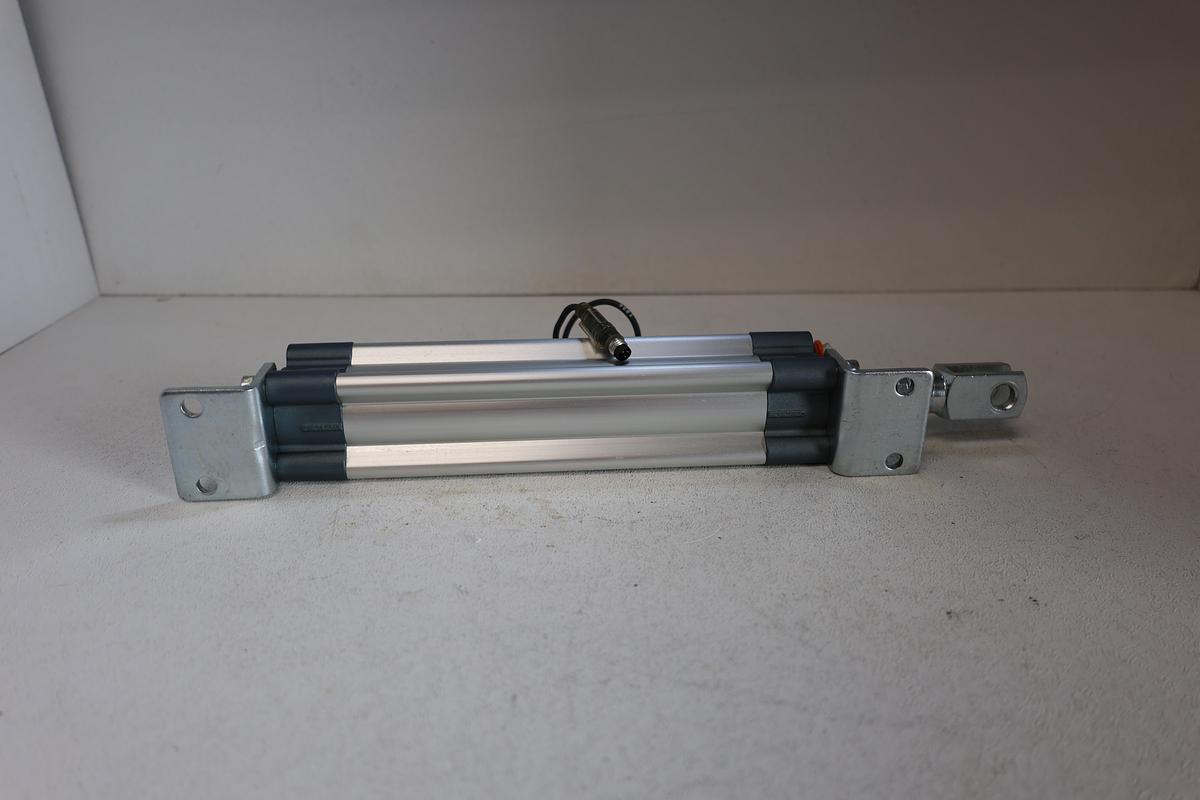 Used Metal Work Pneumatic Cylinder – ISO 15552 Series 3 (32mm Bore x 125mm Stroke) PN:1213320125CN