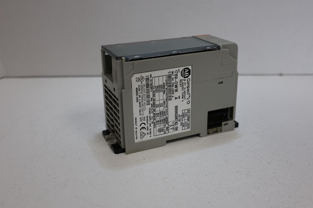 Used Allen-Bradley 1769-OW16 CompactLogix 16-Point Relay Output Module PLC I/O
